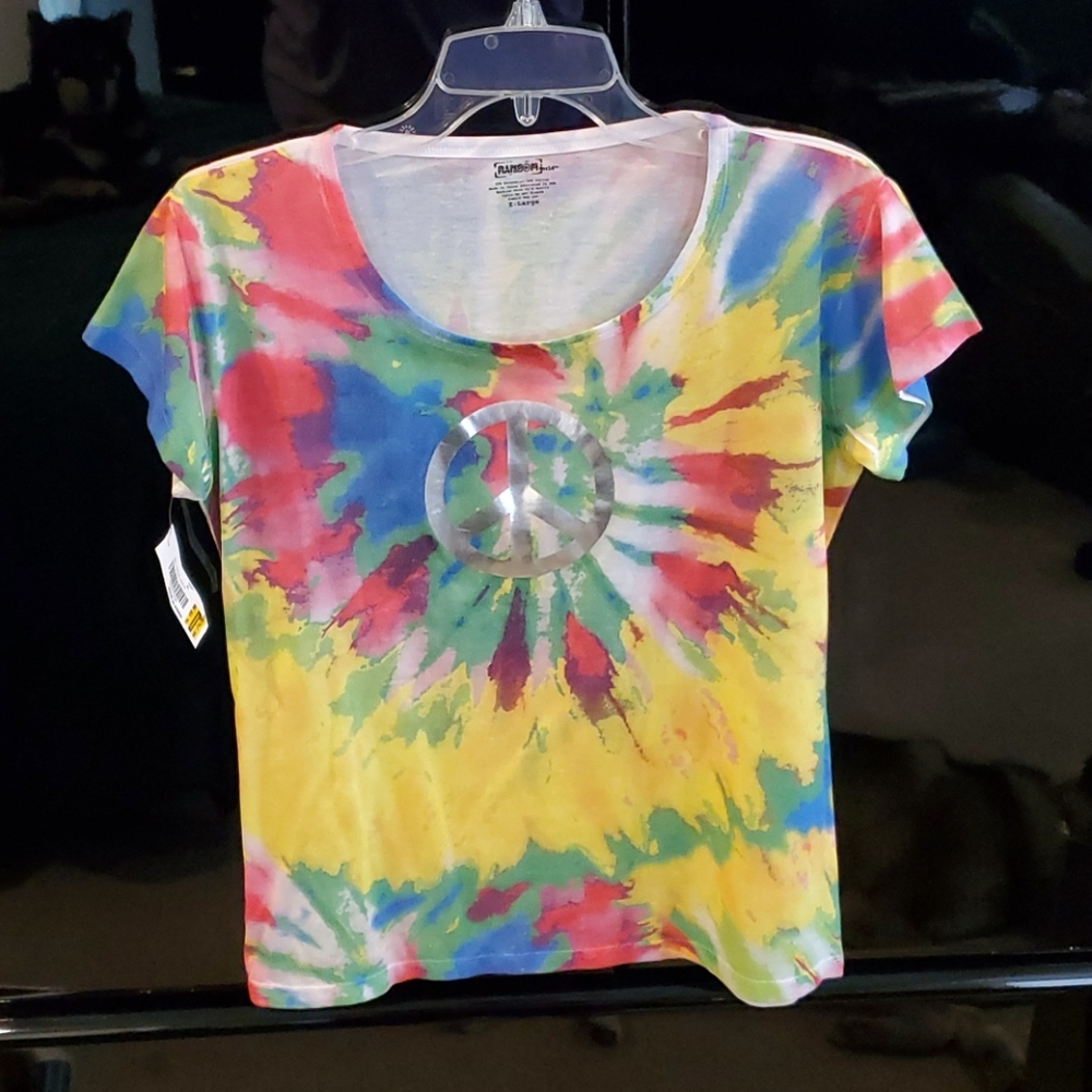 T-shirt tie-dyed with peace symbol. NWT. XL
